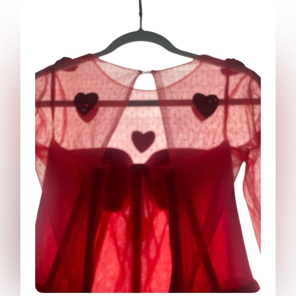 Teuta Matoshi Draped Heart Dress size 6 pristine condition
Beautiful red - Picture 10 of 16